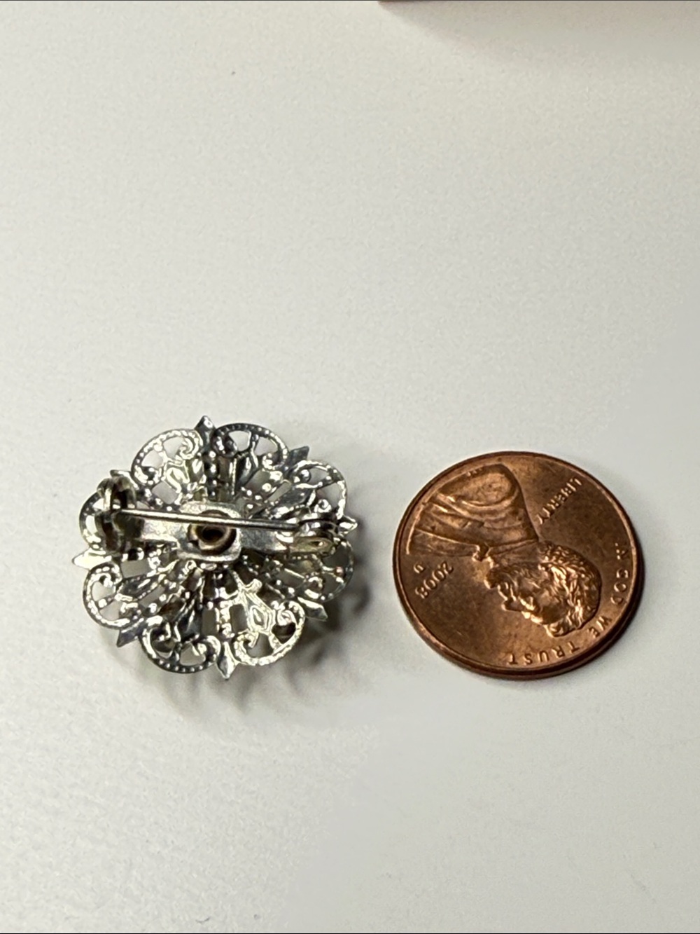 Vintage dainty silver-tone Rhinestone Floral Brooch pin - Picture 6 of 7